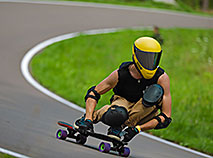 Downhill longboarding competition in Raubichi