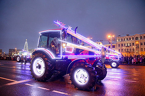 Parade of Father Frosts and Snow Maidens in Minsk