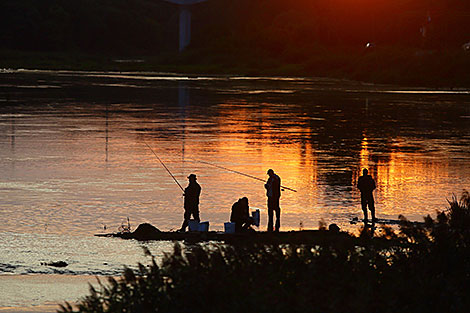 Fishermen on the bank of the Neman in Grodno