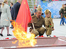 Holiday with tears upon our eyes: Belarus marks Victory Day