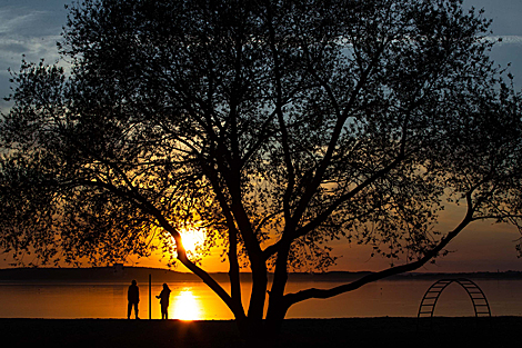 A sunset over Minskoye More