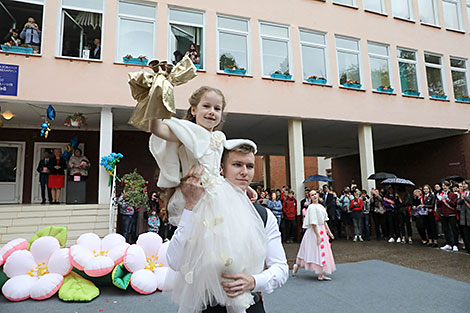 Last Bell ceremony in Vitebsk Gymnasium No.8