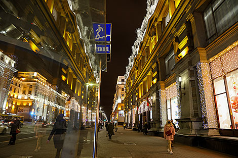 Minsk's GUM lights up ahead of New Year