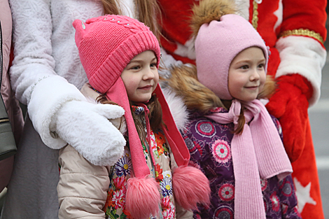 Father Frost car rally in Grodno