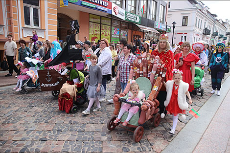 Grodno hosts a pram parade on the International Day of Families 