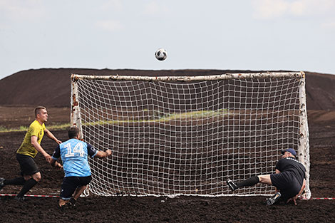 Swamp football competition in Puhovichi District 