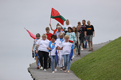 Participants of solemn ceremony at Mound of Glory memorial 