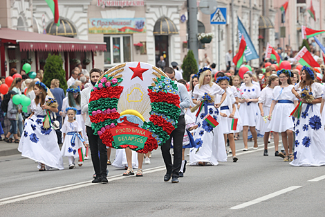 Independence Day in Gomel: festive procession 