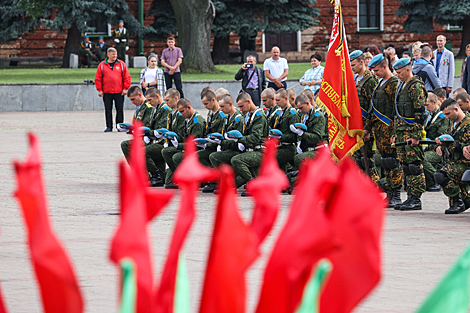 Fallen war soldiers honored at Brest Hero Fortress