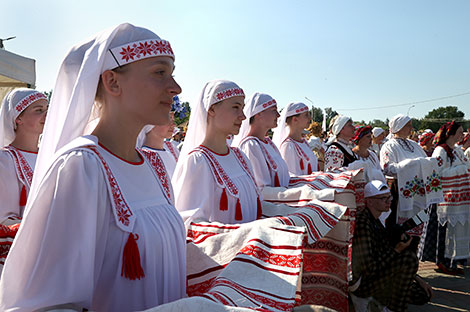 Церемония открытия праздника 