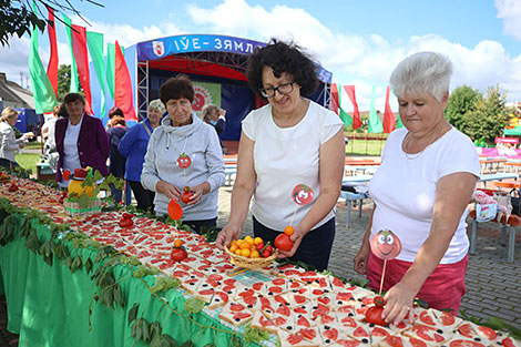 Праздник помидора в Ивье