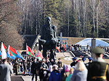 Дзень памяці спаленых вёсак: митынгі-рэквіемы ў мемарыяльных комплексах па ўсёй Беларусі