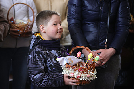 Великая суббота: католики освящают пасхальную пищу