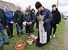 Освящение пасхальной трапезы в деревне Лыщицы