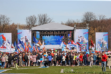 Праздничный концерт в столичном парке Победы 