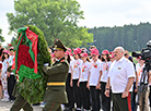 Церемония возложения цветов и венков в мемориальном комплексе "Курган Славы" 