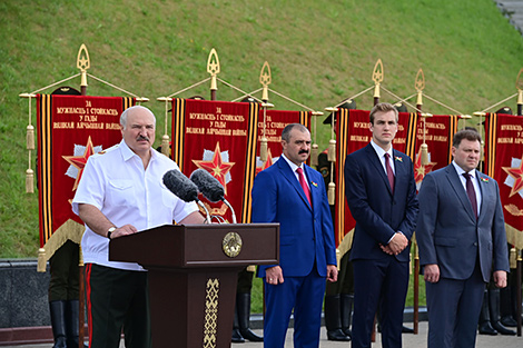 Аляксандр Лукашэнка прыняў удзел ва ўрачыстым мерапрыемстве на Кургане Славы