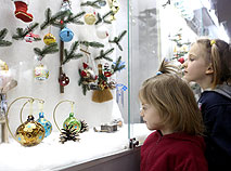 Unique Christmas tree decorations from around the world on display in Minsk