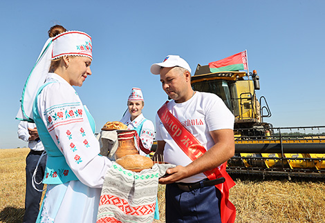 Best combine operator honored in Vitebsk Oblast