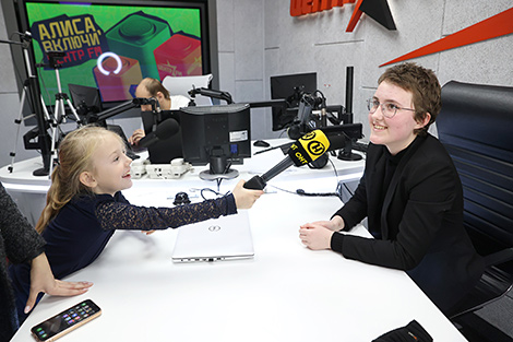 Children from social and pedagogical centers visit ONT TV channel