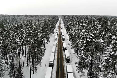 A vehicle queue at the Belarusian-Lithuanian border