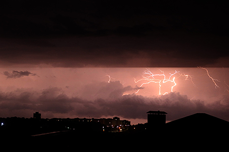 格罗德诺夜间雷暴锋
