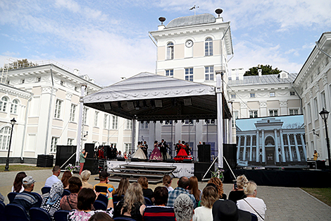 Verasnovski Fest in Bulgakov Palace in Zhilichi