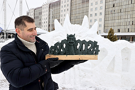 Снежных драконов – символов 2024 года – создают в Витебске