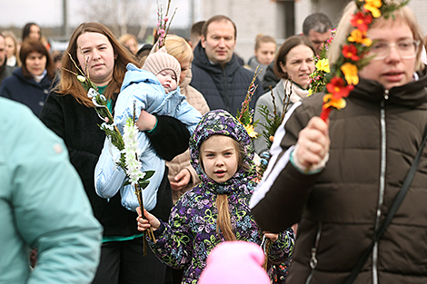 Крестный ход накануне католического Вербного воскресенья в Гродно