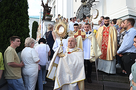 Крестный ход в праздник Тела и Крови Христовых в Гродно