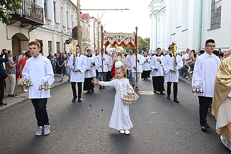 Крестный ход в праздник Тела и Крови Христовых в Гродно