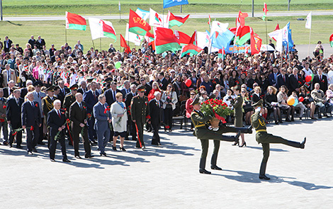 Victory Day: Remembrance festival near the Mound of Glory