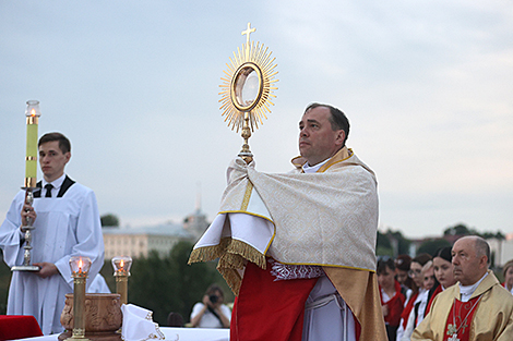 Крестный ход в праздник Тела и Крови Христовых в Гродно