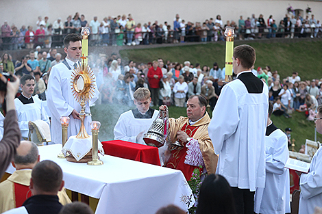 Крестный ход в праздник Тела и Крови Христовых в Гродно