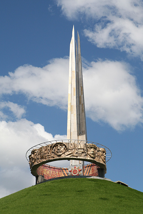 Victory Day: Remembrance festival near the Mound of Glory