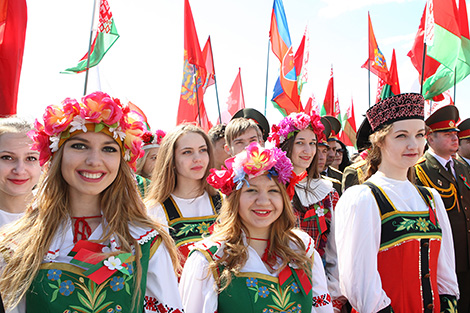 Victory Day: Remembrance festival near the Mound of Glory