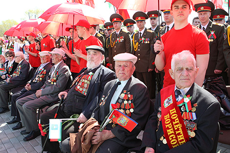 Victory Day: Remembrance festival near the Mound of Glory