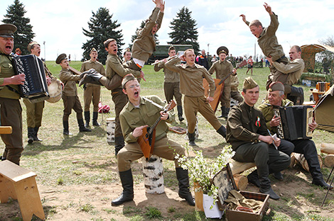 Victory Day: Remembrance festival near the Mound of Glory