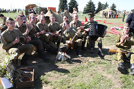 Victory Day: Remembrance festival near the Mound of Glory