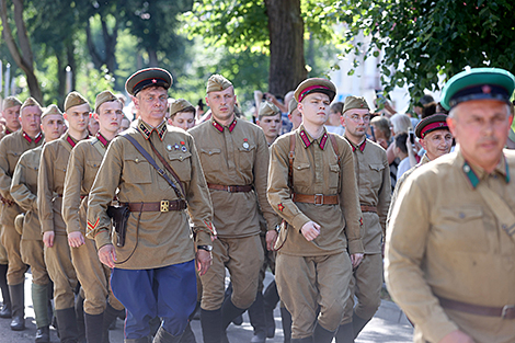 Атмосферу последнего мирного вечера 1941 года воссоздали в Бресте