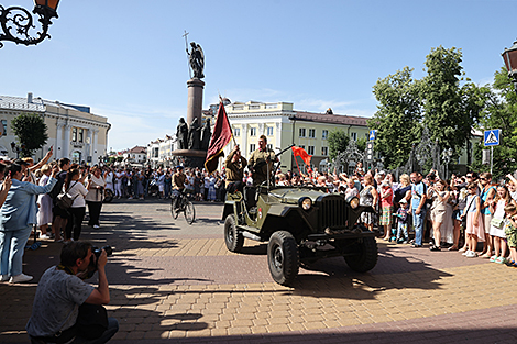 Атмосферу последнего мирного вечера 1941 года воссоздали в Бресте