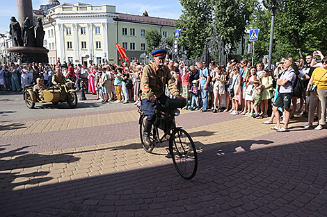 Атмосферу последнего мирного вечера 1941 года воссоздали в Бресте