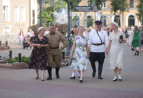 Атмосферу последнего мирного вечера 1941 года воссоздали в Бресте