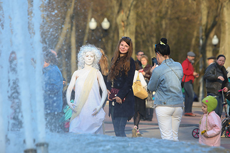 Fountain at the Bolshoi Opera and Ballet Theater of Belarus