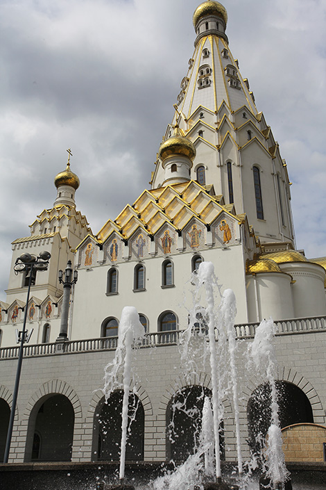 Fountain at the walls of All Saints Memorial Church in Minsk