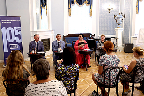 Презентация почтового проекта к открытию 105-го сезона в Купаловском театре