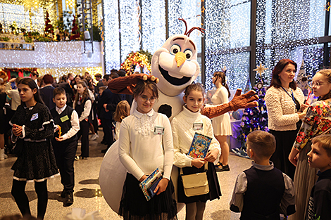 New Year's charity event for children in the Palace of the Republic