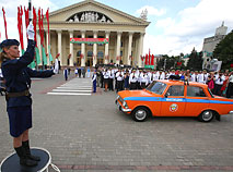 Belarus’ road police marked its 80th anniversary with an exhibition of road police cars of different years in Minsk downtown