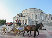 Classics at the Town Hall 2016: Baroque-style carriage in streets of Minsk