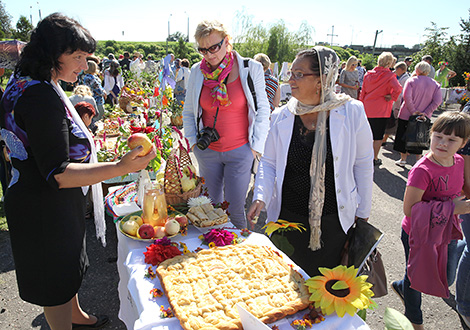 Belarus celebrates Savior of the Apple Feast Day